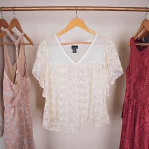 gorgeous cream, lace detailed blouse